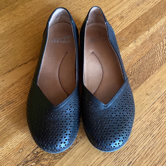 Dansko Neely Cut-Out Flats In black 6.5 - Picture 2 of 6